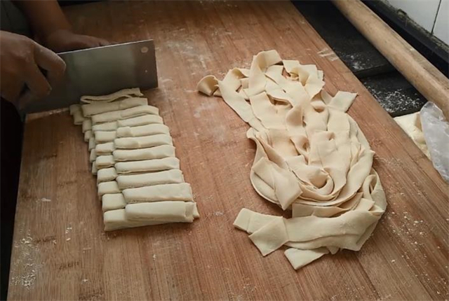 陕西|陕西正宗油泼面,教你在家轻松做,入口Q弹,香辣爽滑超解馋