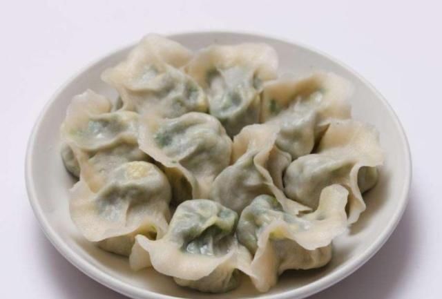 韭菜|盼了一年才吃到这种饺子馅,比韭菜馅鲜香,端上桌全家都吃得香!