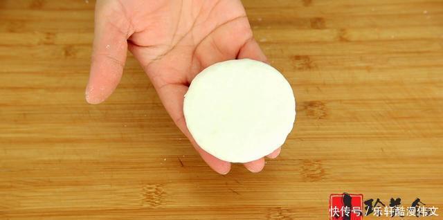 馅料|教你糯米芝麻小糖饼的做法，外酥里糯，馅料香甜，大人孩子都爱吃