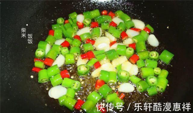 好吃|七月底,别忘了吃它,2块钱就能炒一盘,营养丰富开胃好吃