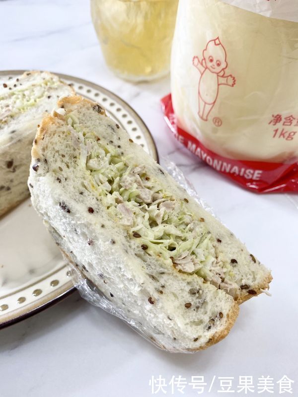 文治|咔嚓卡嚓的金枪鱼卷心菜三文治