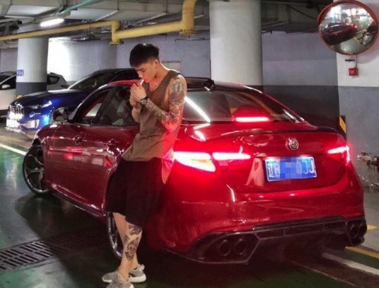 她是《变形计》最幸运的女孩，被大连妈妈收养，受尽城市哥哥宠爱