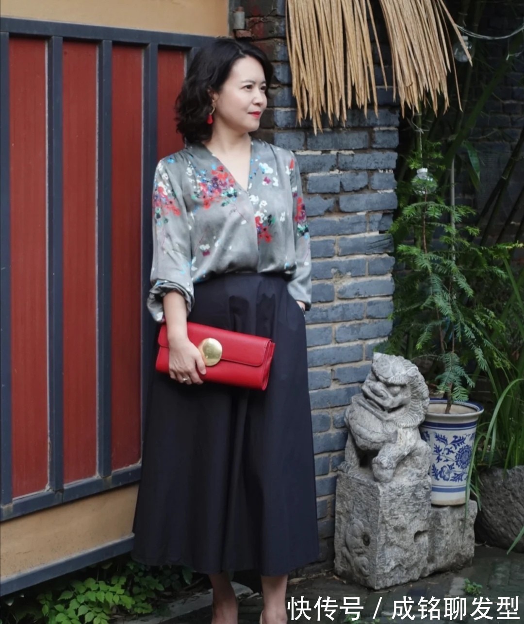 穿搭|50岁女人怎么穿搭才不显老?学学这位博主的搭配,优雅大气显年轻