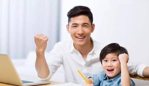 “妈我的钱丢了”，两位妈妈的不同做法，20年后孩子性格差距很大