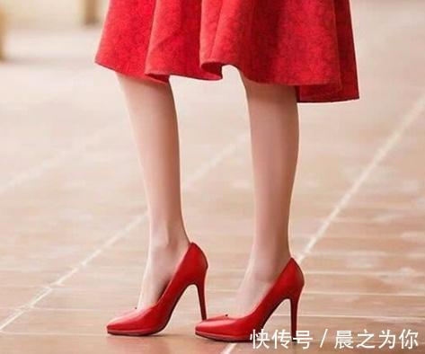 高跟鞋 穿上尖头细跟鞋,让你的每一步都是那么美丽动人