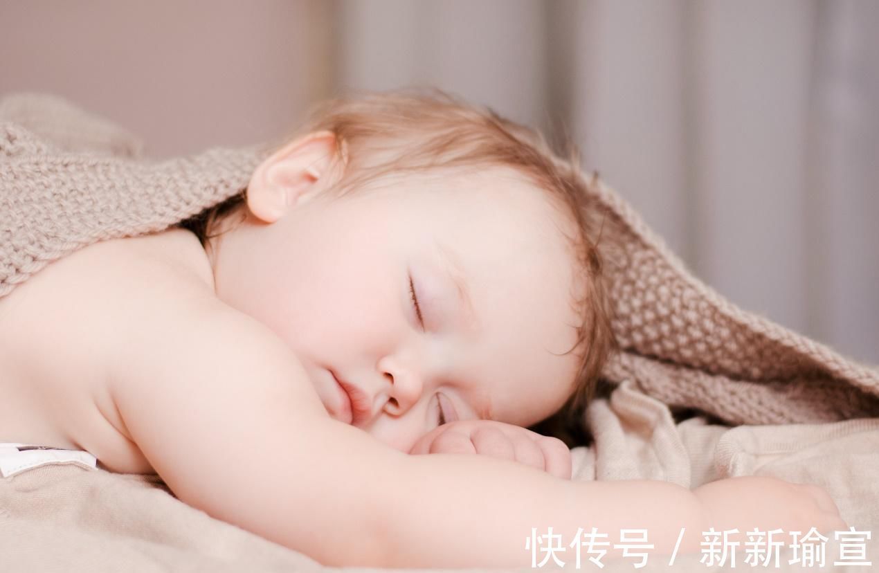宝妈|宝宝睡觉时的小动作,有些是脑发育完善的表现,你家宝宝有吗?