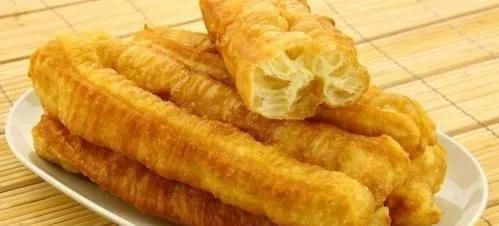 油条|做油条2个鸡蛋,一碗面,开水一烫,不用发面,超级快