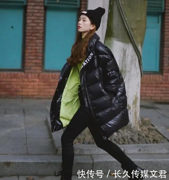 羽绒服配帆布鞋很好看,但今冬更流行搭这几双“靴子”,保暖显瘦