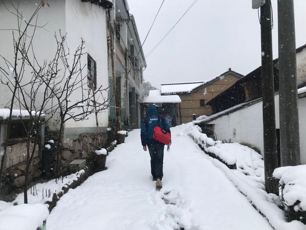 用药|浙江德清：家庭医生暴雪中送温暖