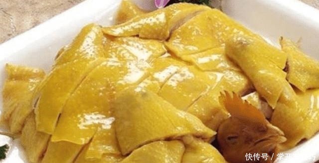 白切鸡怎么烹饪才不老，焯水是关键，但这一步也十分重要