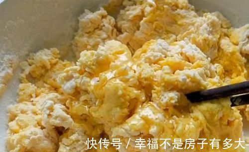 玉米面别烙饼啦,试试这样做,3元成本做1筐,小巧迷你,比肉还香