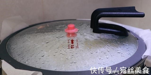 无油无糖的玉米面蛋糕，蒸锅就能做，低脂不怕胖，简单好吃不上火
