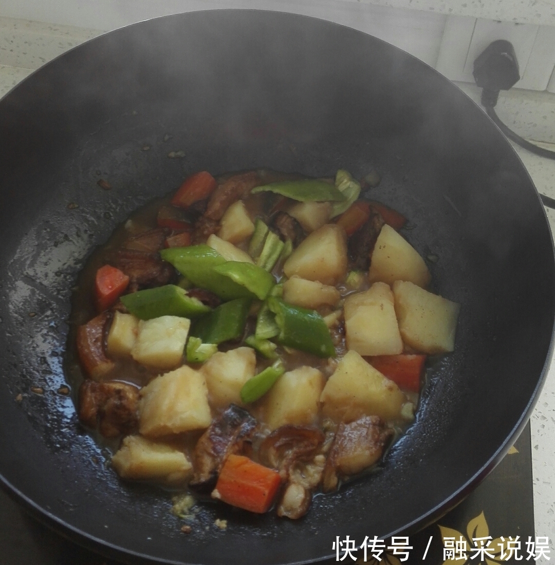 加工|土豆这样加工,风味独特,口感软糯,并且可以饭菜一锅出