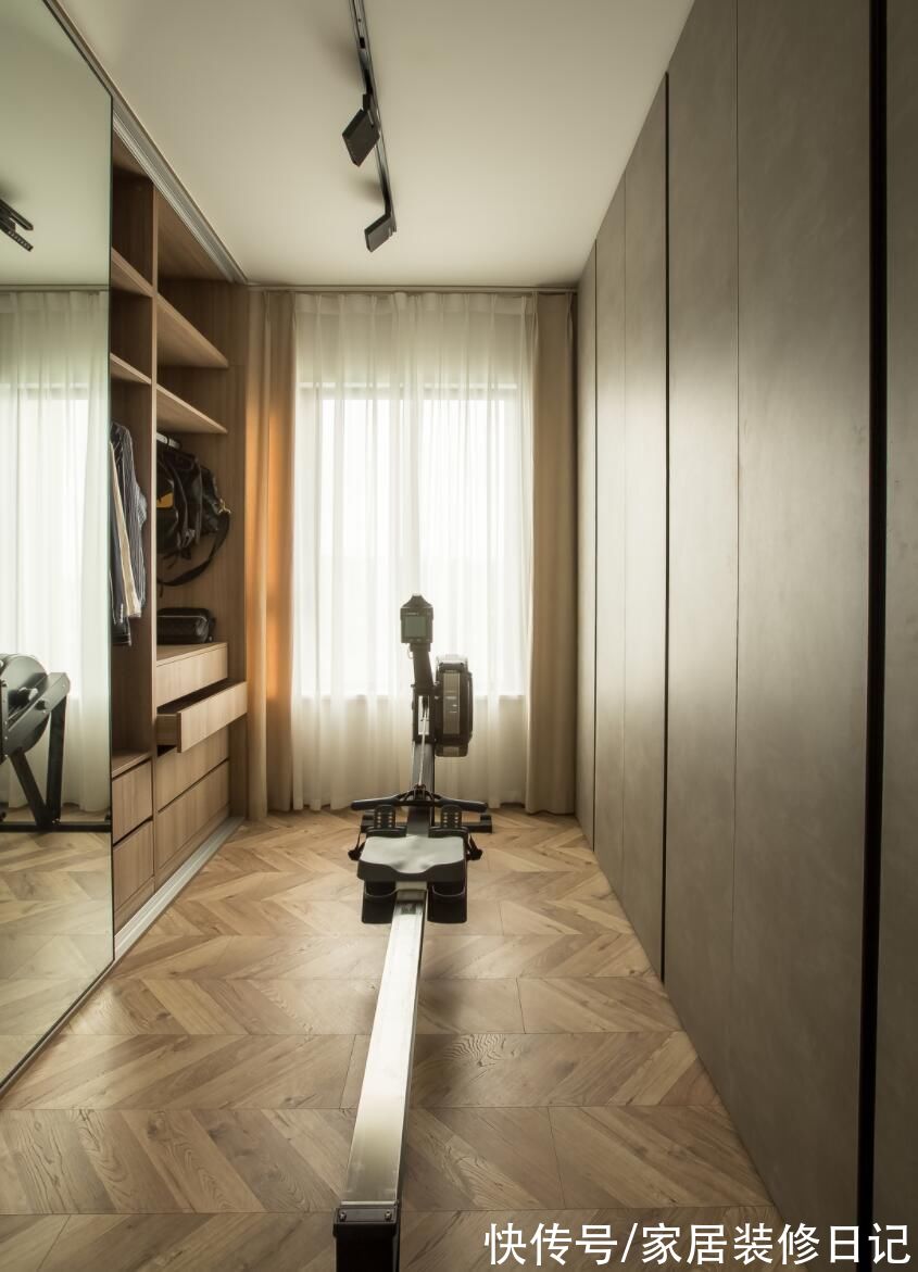 主卧|全屋重新打满柜子,柜门当墙饰,精装“教科书式”改造透着高级感