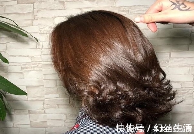 气质|女人35左右头发过肩,烫卷更合适,!有了气质,多了魅力