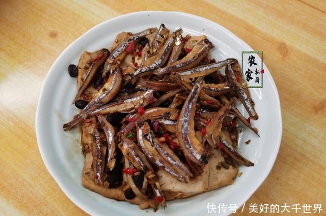 老父亲做的晚餐，饭菜一上桌，在朋友圈火了，网友满满的父爱！