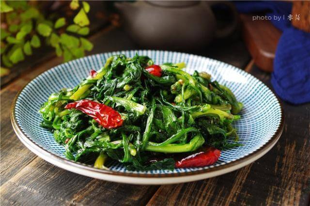 茼蒿|“这道菜”缓解失眠最厉害，隔三差五吃1次，一觉睡到自然醒！