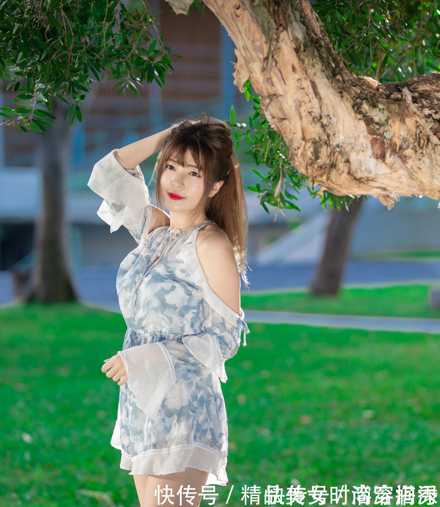 连衣裙 轻盈的雪纺连衣裙,轻薄透气,挂脖的设计露出香肩,时尚又甜美