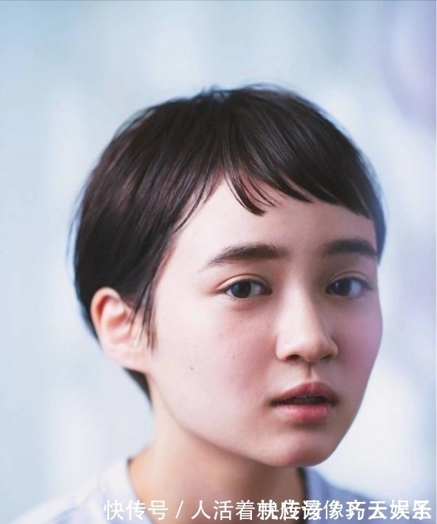 发色 女人50岁以后，剪发型要认准了，最好避开这3款！试试另外3种