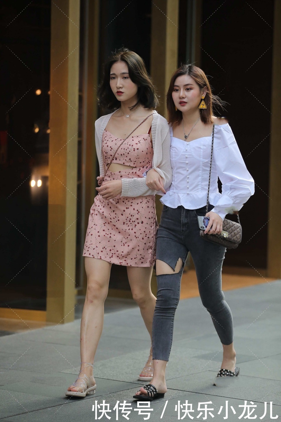 设计感十足的嫩粉连衣裙,甜美温柔,气质动人