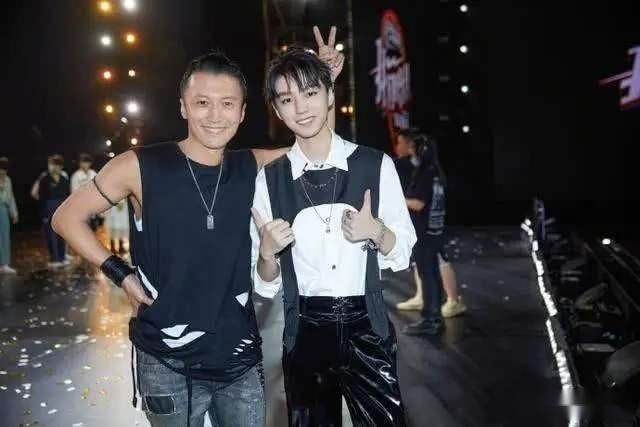 王菲|谢霆锋40岁生日，刻意布置成求婚现场，但王菲却不在乎