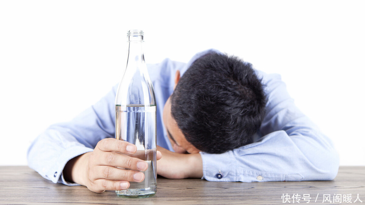 伤害|吸烟和喝酒,哪个伤害最大为了健康,中年男人应该先戒掉哪个