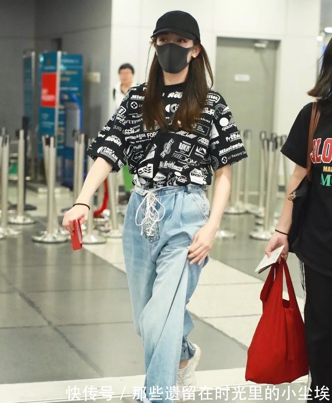 运动裤|T恤下面别配裙子了,今年流行穿这4条“裤子”,显高又上档次!