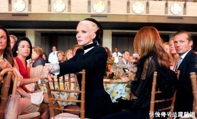 麦昆|麦昆设计的终极收藏家Gaga花75万找她买裙子,贝嫂最想赢的女人