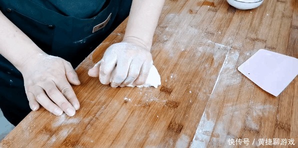 一碗面粉,1斤冬瓜,教你做皮脆馅香的老婆饼,每一口都酥到掉渣