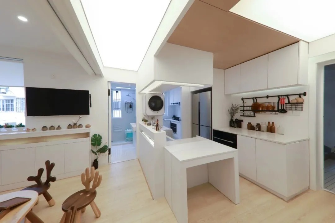 电动床|60㎡简约风小户型,客厅藏张床打开秒变3居室,太机智了!