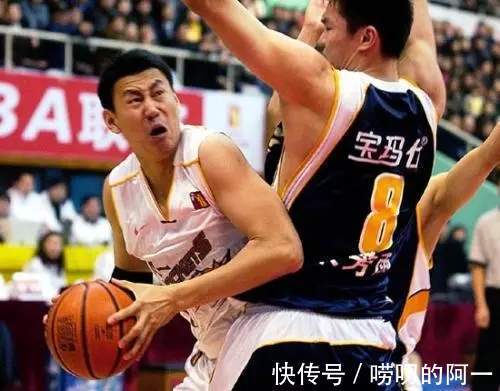中国篮球两位名宿，李楠和朱芳雨，谁的生涯成就更高？|长文 | 李楠