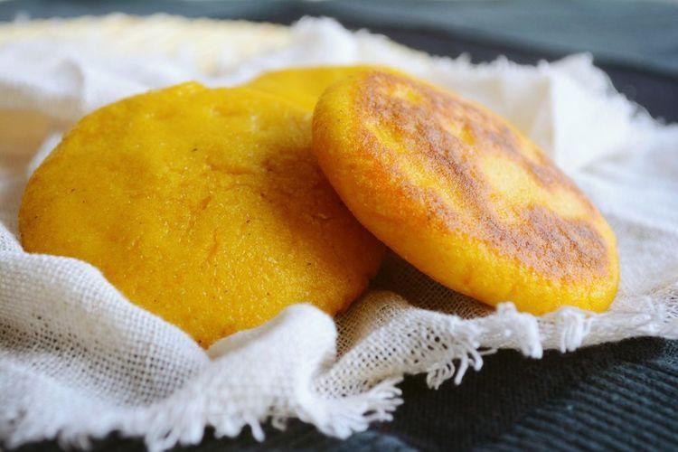 自制玉米饼，多吃粗粮对身体好，做法简单，香甜可口