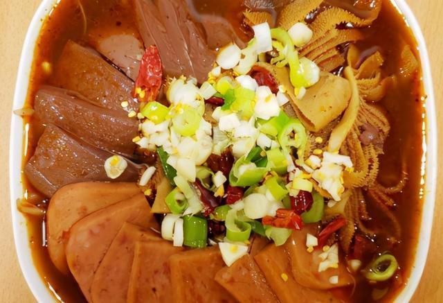 冷天,我家常吃毛血旺,香辣又热乎,边吃边出汗,汤汁拌饭也香