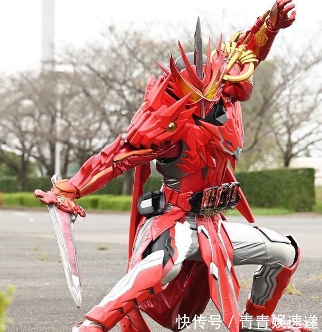 重涂|假面骑士圣刃最终形态新造型公开 亚瑟王和三册联组的星尘龙确定