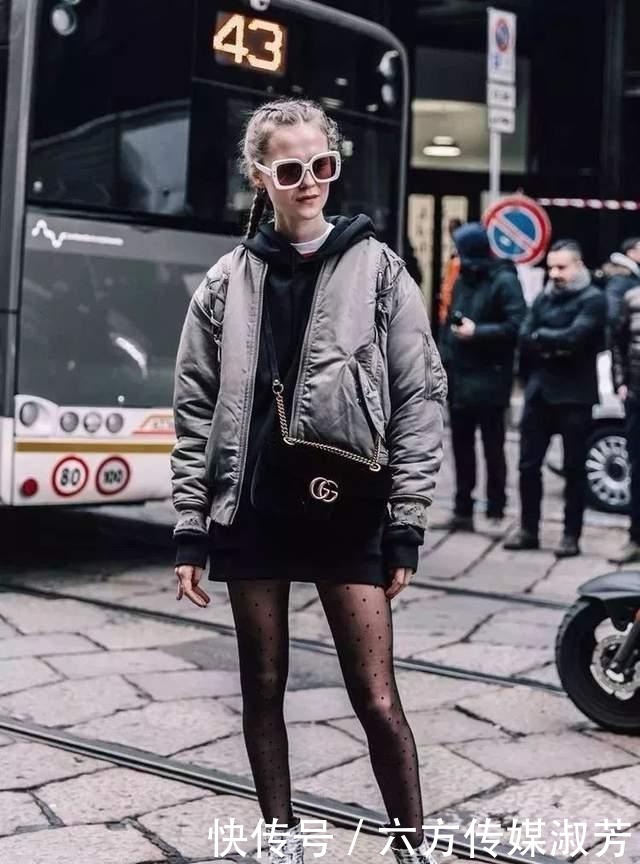 最近火了一种穿法:卫衣+羽绒服,时髦显瘦,承包整个冬季的时尚
