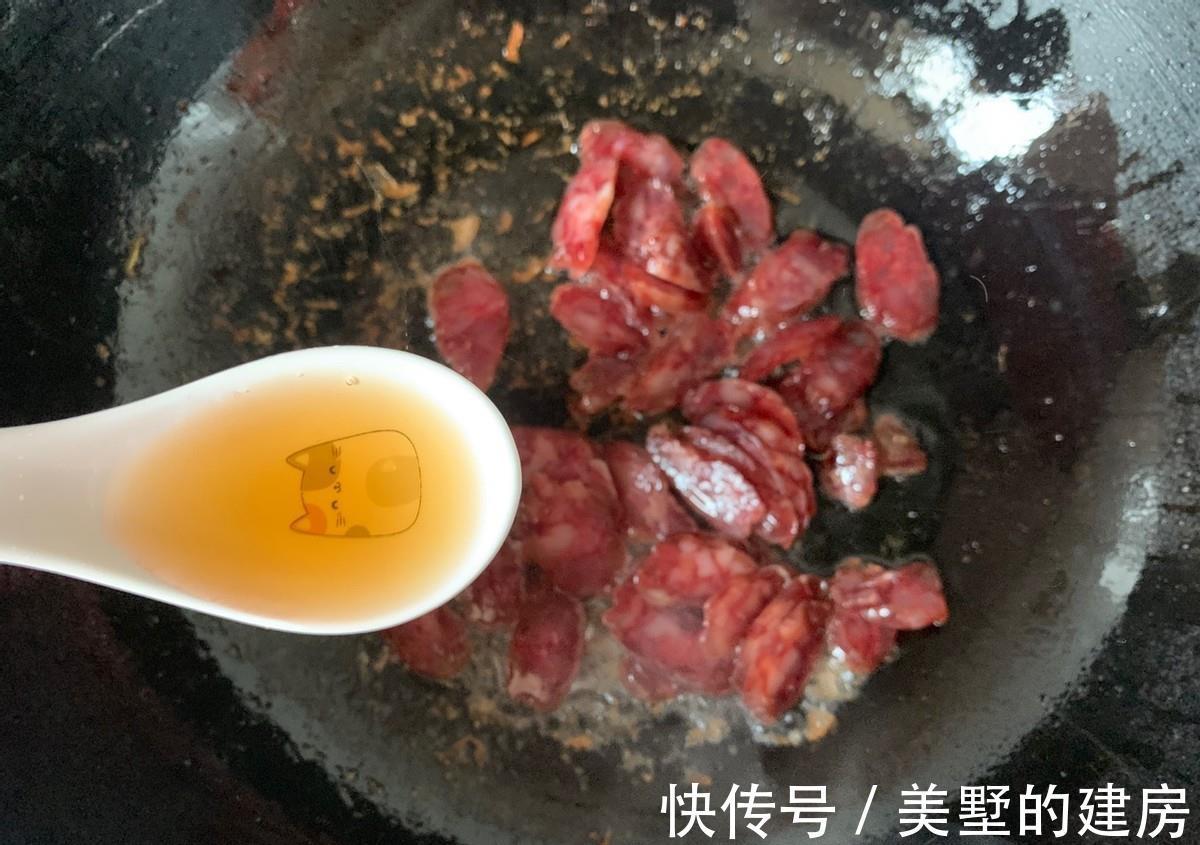 土豆|这是一道焖饭,腊肠搭配土豆,好吃还营养