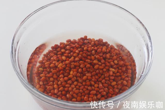 香甜|东北粘豆包的懒人做法，晶莹剔透，软糯香甜，刚出锅就吃了仨