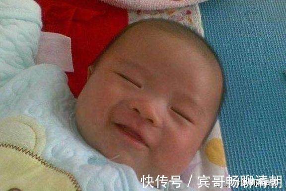 周公|宝宝睡觉的时候为什么爱偷笑，你知道宝宝在笑什么吗？