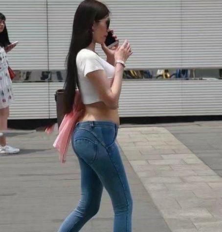 厉害|厉害了,那么紧的牛仔裤也要硬往里面塞,网友尴尬癌都犯了