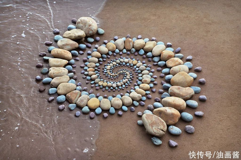 陆地|堆石头的艺术家又来了,最新作品艺术感更强,治愈强迫症