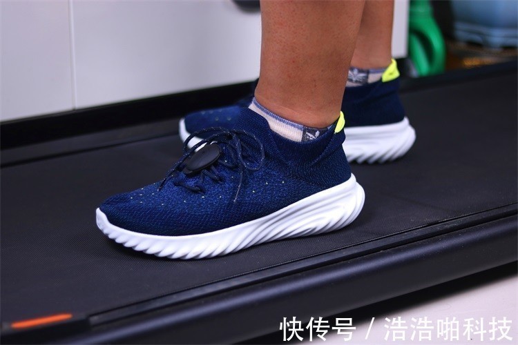 运动版 穿袜套鞋是怎么一种体验呢?网友:这个值得试一试