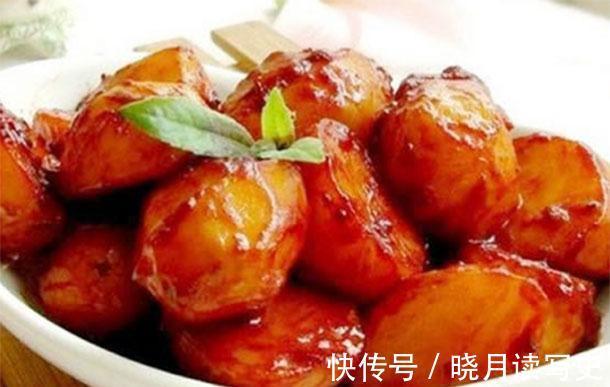 晒黑|秋季太阳暴晒紫外线强孩子出门易晒黑，多吃黄金菜，补充维C美白