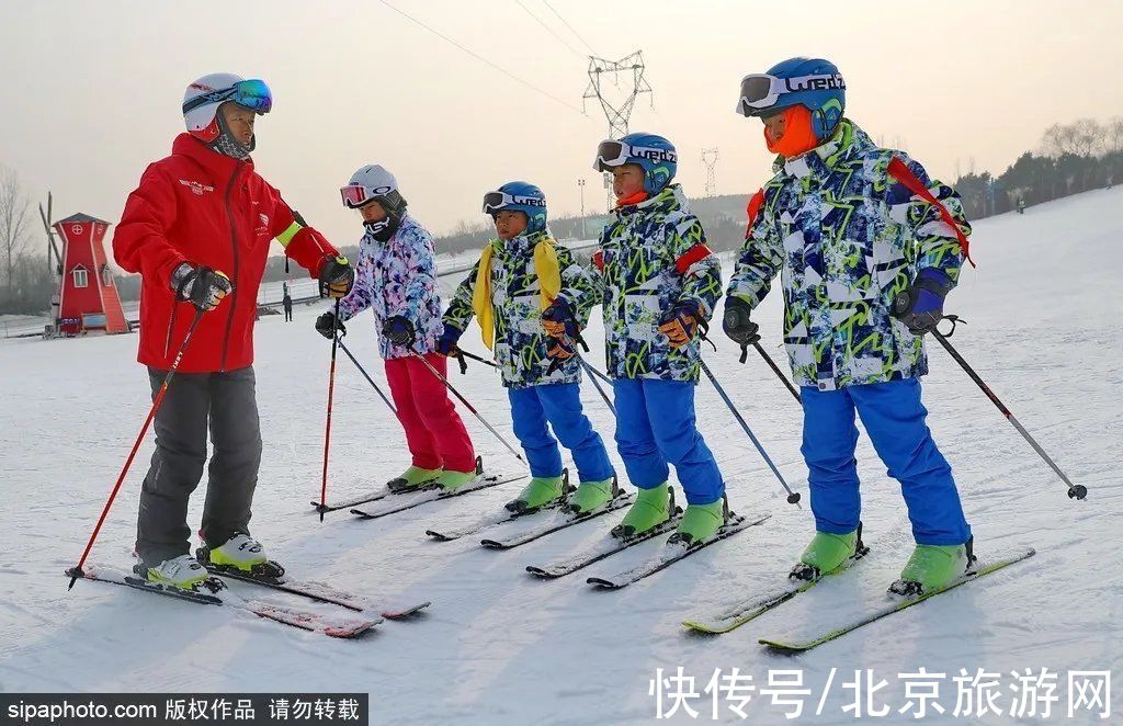 雪场|北京雪场陆续开门迎客，有些班车接送，还能免费教滑雪！