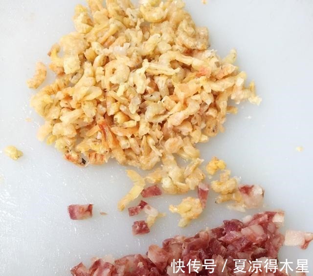 过程|让我来教你做香糯芋头糕吧，不仅过程简单，吃起来更是清甜不腻口！