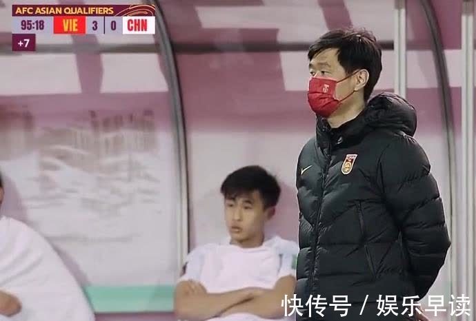 红包|国足退场,越南却故意在场边发大红包!600万没了还得看别人领奖