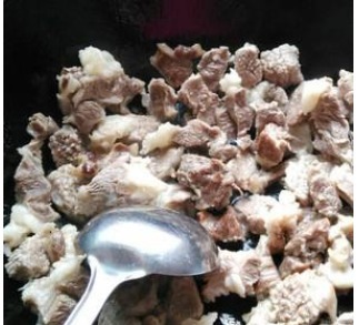 做这道菜的时候加入几个西红柿,好吃又下饭!