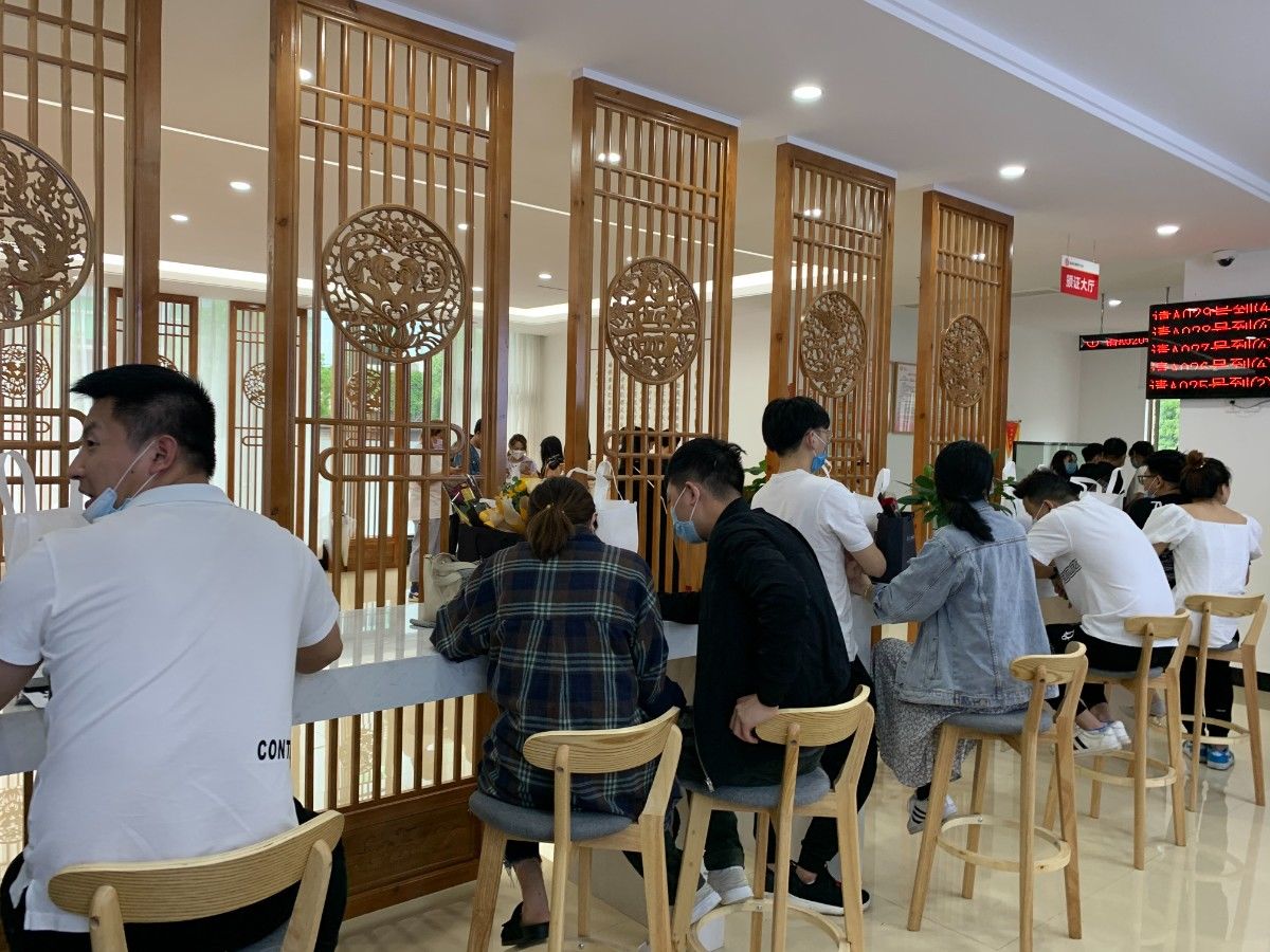 弘扬|排面十足，临海今天的这场集体婚礼超甜！