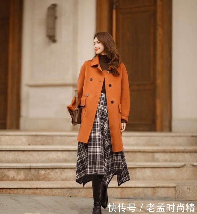 身材|阔腿裤烂大街了,今年流行的长大衣配半身裙