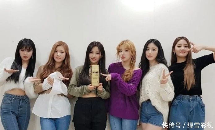 《跑男9》济南路透,跑男团路过人群时,仅一位嘉宾鞠躬太圈粉