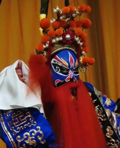 马场@窦尔敦绰号钩祖,他在雅克萨之战中成了英雄,如今他的后代在这里